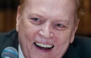 почина създателят еротичното списание хъстлър