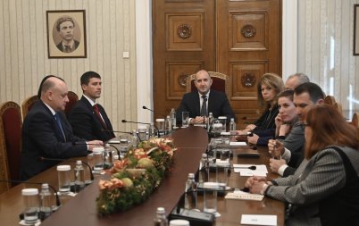 радев обяви връчва първия мандат нова година