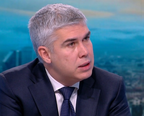 Министърът се отрече от себе си за поскъпването на тока с 30 процента ...