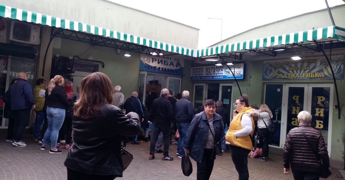 Опашки за чернокоп по 8 лева, семейства от цялата страна пълнят колите ...