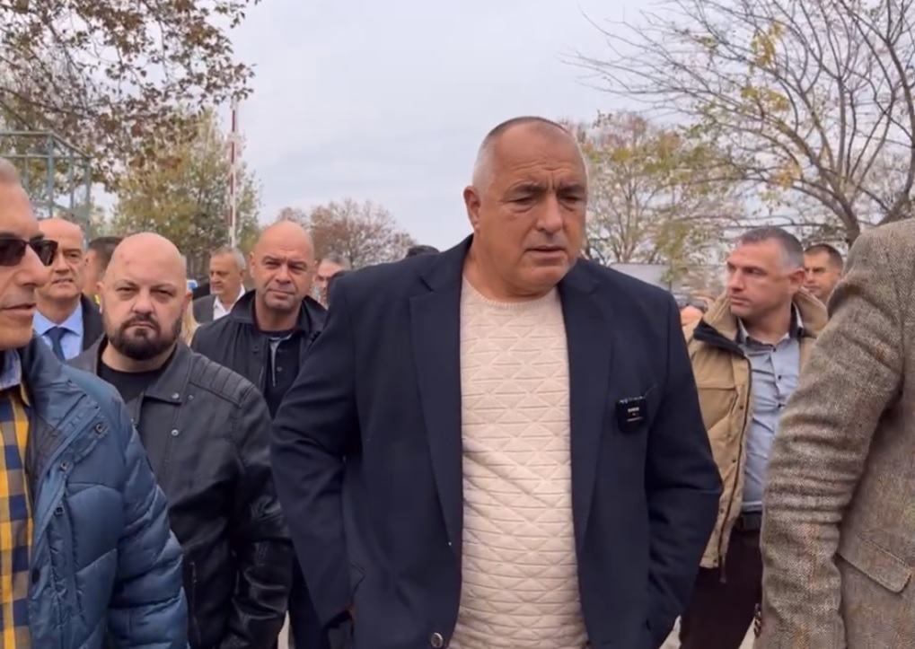 ПИК TV: Бойко Борисов избухна в Пловдив: Не ви ли е срам като ...