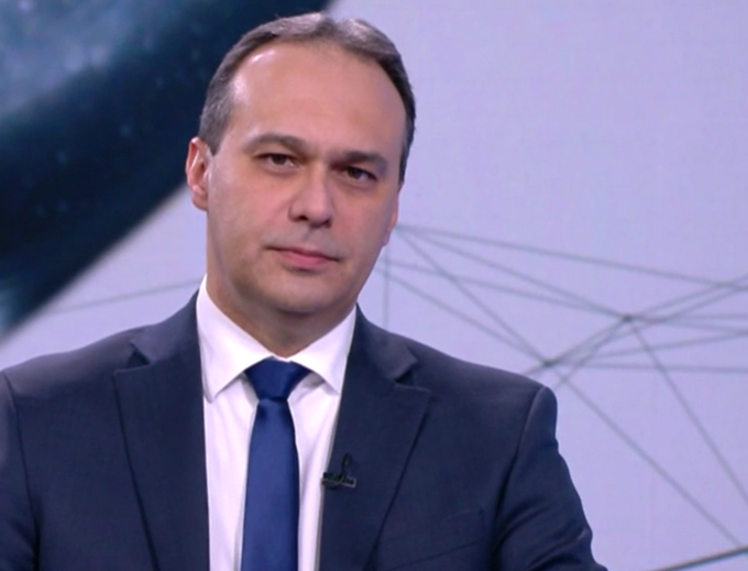 Драгомир Заков: Между хората и политиците има бездна. Не бих се ...