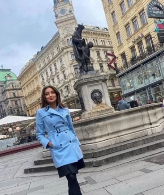 Саня Борисова избяга от България, вижте на кое красиво място се озова ...