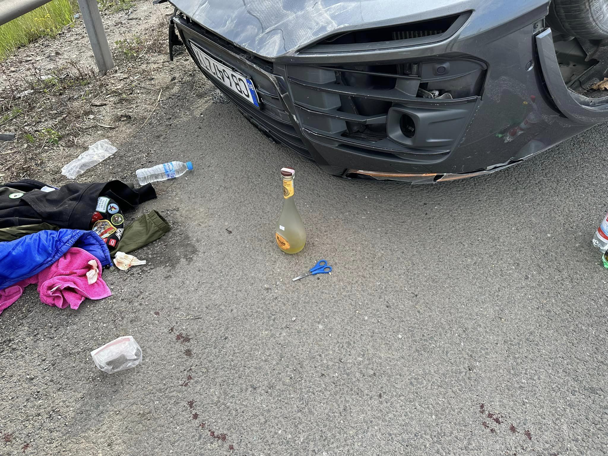 Кола, пълна с бутилки с райски газ и балони, се обърна по таван в София ...