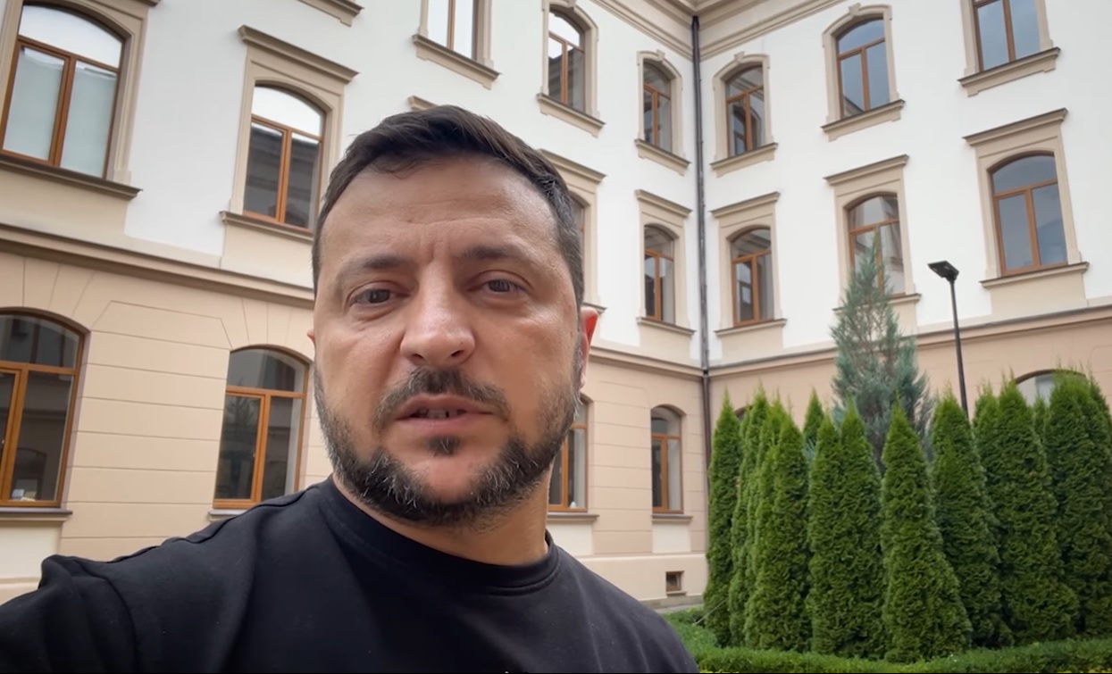 Зеленски развъртя метлата - уволни всички началници на военни окръжия ...