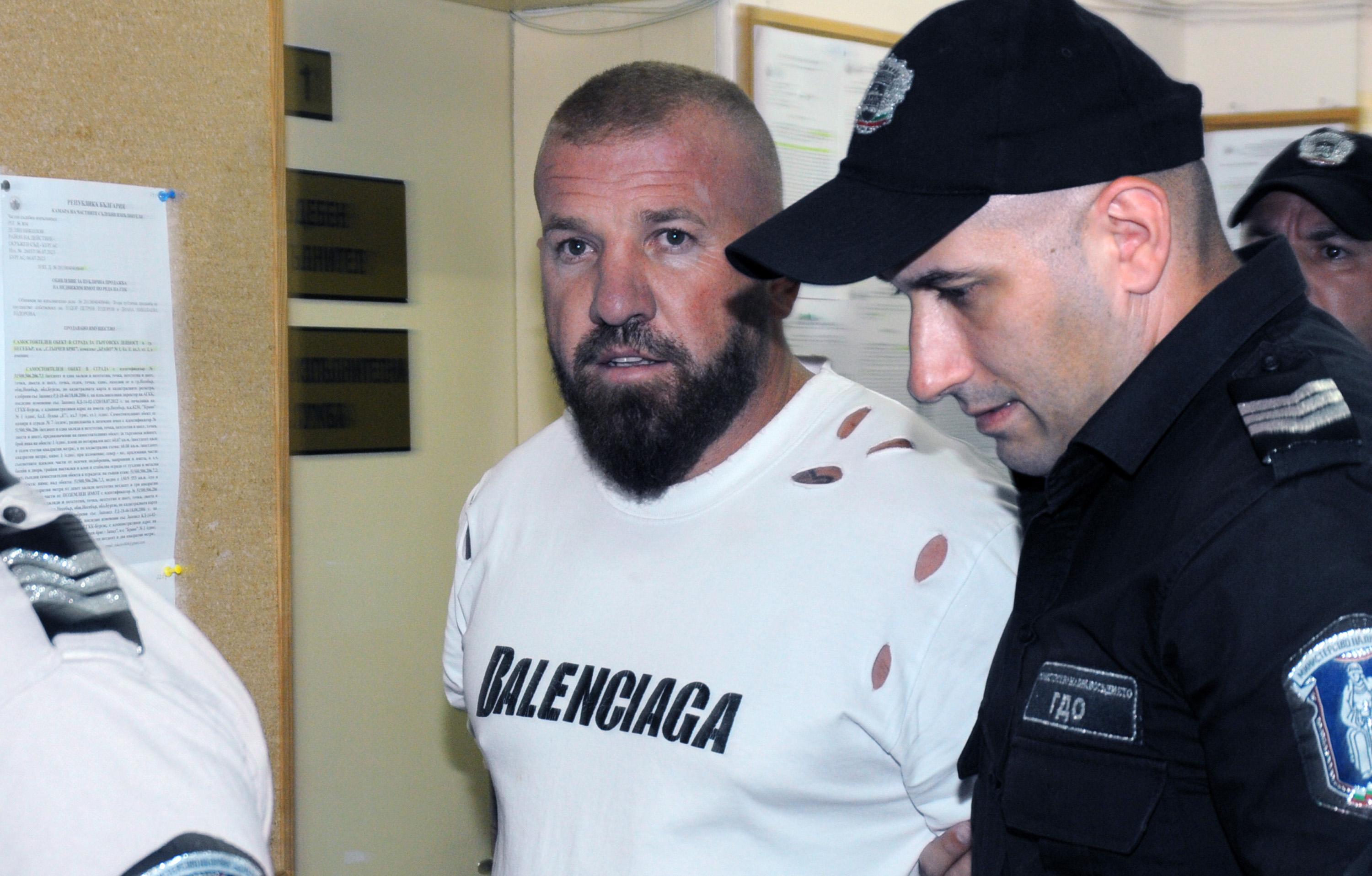 ИЗВЪНРЕДНО! Гръмна шокираща новина, че Динко от Ямбол е издирван за ОПГ ...