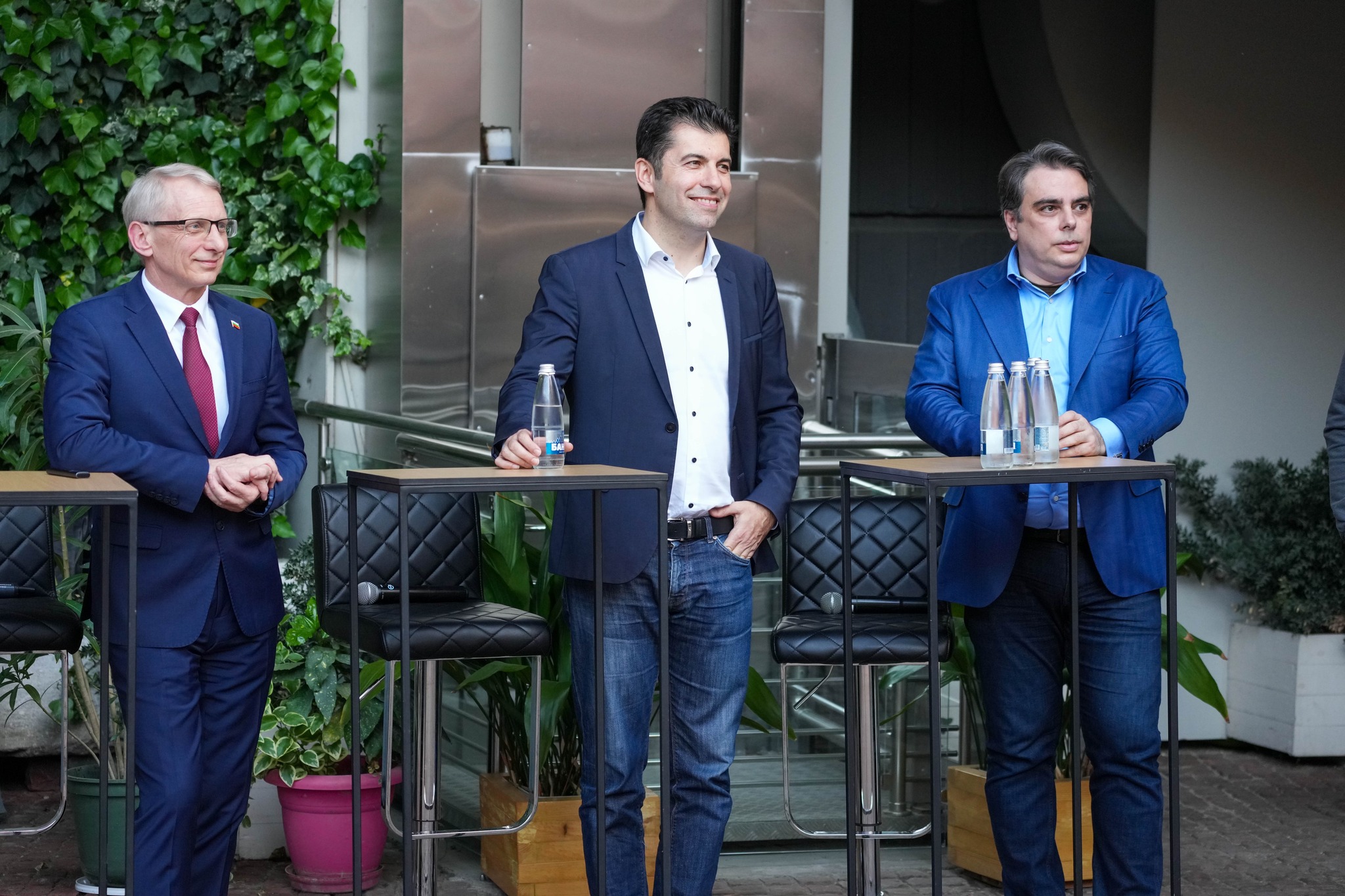 РОКАДИ ПО ВИСОКИТЕ ЕТАЖИ! След серията от афери с вождовете: Гласят ...