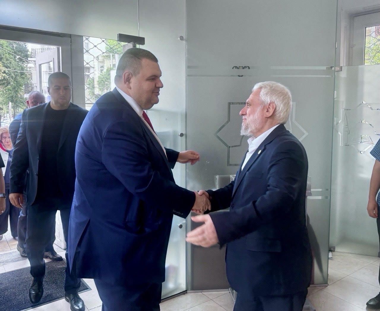 Председателят на ДПС Делян Пеевски и Главният мюфтия обсъдиха ролята на ...