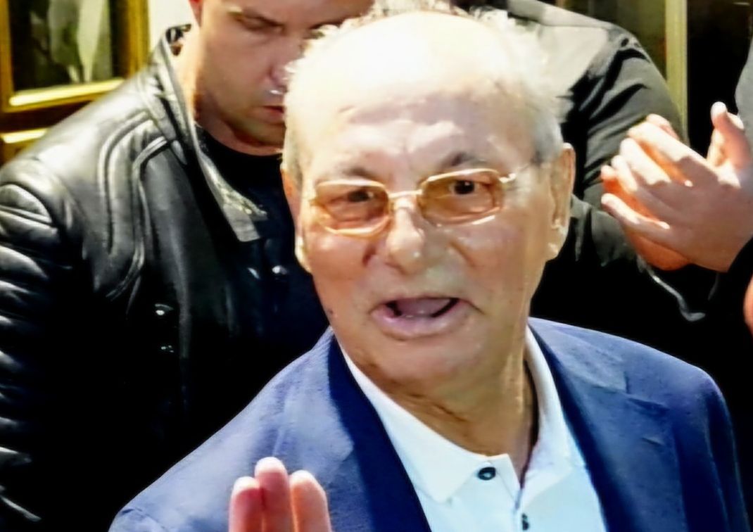 ГОРЕЩО В ПИК! Истанбулчанин побесня от ТОЗИ ПЛАКАТ на Доган: Купуват ...