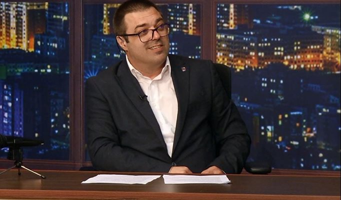 8 пъти канили Мавриков да влезе в политиката
