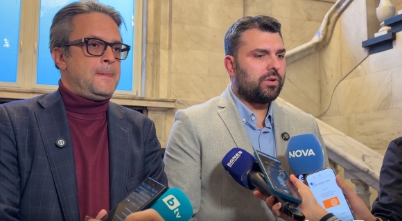 ИНТРИГА! ПП и ДБ не дават подписи за оставката на Доцова. ГЕРБ: Претопля се и манджата за сглобките (ВИДЕО)