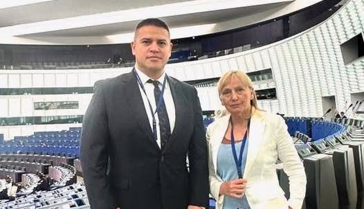 ПИК TV: Елена Йончева и Танер Кабилов с извънреден брифинг в европарламента заради акциите на Радев срещу кметове на ДПС (ВИДЕО)