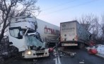 МЕЛЕ НА ПЪТЯ: Два ТИР-а се удариха между Видин и Монтана