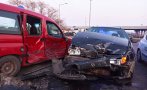 ИЗВЪНРЕДНО! Тежка катастрофа в Бургас, мъж е откаран в болницата