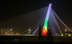 Българският трибагреник огря емблематичния мост Милениум в черногорската столица Подгорица (ВИДЕО)