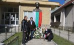 НАГЛА КРАЖБА: Изчезна българското знаме от паметника на Васил Левски в Босилеград