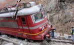 Вагон от товарен влак се обърна край Твърдица, 10 дни жп линията ще е извън строя