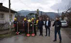 Росица Кирова и Александър Матеев присъстваха на първата копка на реконструкцията на водопроводната мрежа в Чупрене( СНИМКИ)
