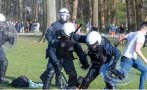 Полицията в Белгия разгони с коне, сълзотворен газ и водни оръдия парти за 1 април