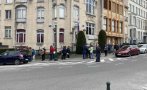 САМО В ПИК: Опашка от гласуващи пред посолството ни в Брюксел (СНИМКИ)