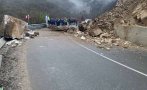 Свлачище затвори пътя Кричим - Девин