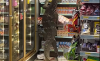 ГОДЗИЛА: Гигантски гущер сее паника в Тайланд, изпотроши супермаркет (ВИДЕО)