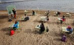 Ученици в Испания изкараха класната стая на плажа