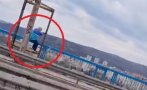 ОТ ПОСЛЕДНИТЕ МИНУТИ: Самоубиец скочи от Аспаруховия мост пред полицаите