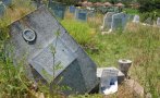 Оскверниха гробището в харманлийското село Иваново