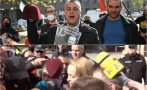 ЕКШЪН В ПИК TV: Ето как ВМРО сложиха фес на Тошко заради услугите на партията на Слави към ДПС: Еничари и предатели! Вървете в Истанбул (ВИДЕО/СНИМКИ)