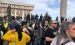 ЕКШЪН В ЦЕНТЪРА НА БУРГАС ЗАРАДИ ГЕЙ ПАРАДА! Стотици замерват двайсетина 
