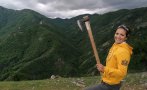 Хепи Ванче развъртя брадва от покрива на Родопите (СНИМКИ)