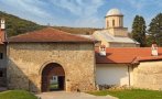 Започна албанска атака срещу сръбските манастири Започна албанска атака срещу сръбските манастири