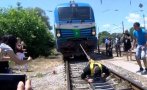 РЕКОРД ЗА ГИНЕС: Полицай от Пловдив издърпа като перце 85-тонен локомотив