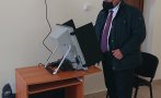 Областният управител на Софийска област Радослав Стойчев гласува на експерименталното машинно гласуване в Сливница