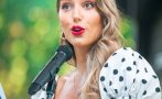 Алекс Петканова чете