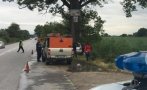 Кола се заби в дърво на път за Пловдив, 12-годишно дете е в болница