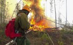 Хиляди пожарникари се борят с горски пожари в Русия