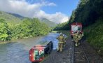 Влак с ученици дерайлира и падна в река в Австрия, има ранени