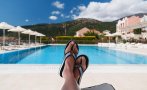 До 44 градуса в Гърция, фирми масово пускат служителите в отпуск