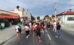 След фаталния инцидент с дете в Братаница: Жители на селото блокираха пътя Пазарджик-Велинград (СНИМКИ)