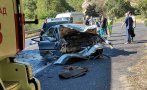 КЪРВАВО МЕЛЕ! Тежка катастрофа в Кресненското дефиле с двама загинали, режат ламарини, за да извадят ранените