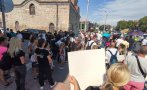 ГОРЕЩО В ПИК: Стотици искат оставки от служебния кабинет на Радев на протест в Пловдив (СНИМКИ)