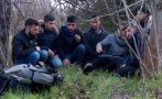 НАХЛУВАНЕ: Границата ни край Елхово атакувана от по 100-200 мигранти на ден