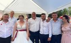 ПЪРВО В ПИК TV! Бойко Борисов аплодиран на сватба насред село Медовец - поздравиха го с кръшни хора, той отсече: Това е България - единство и толерантност (ОБНОВЕНА/СНИМКИ/ВИДЕО)