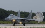 ИЗВЪНРЕДНА СИТУАЦИЯ! Български МиГ-29 ескортира заплашен с бомба пътнически самолет