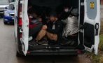 Заловиха шестима нелегални мигранти в село до Перник