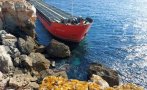 СКАНДАЛ: Камен бряг е пред екологична катастрофа - опасни торове изтичат от заседналия кораб, правителството отказва да помогне
