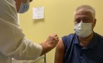 ПРИМЕР: Проф. Балтов си постави трета доза ваксина срещу коронавирус