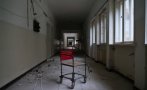Белодробната болница в Радунци продължава да тъне в разруха, плячкосват я